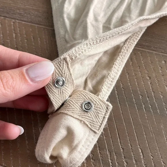 WAYF| FLORAL RUCHED BODYSUIT - Picture 3 of 10